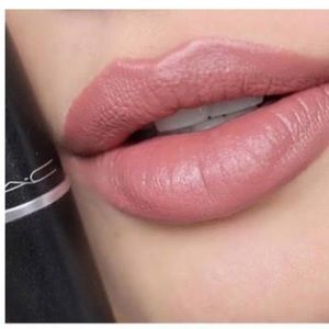 Mac Cosmetics Matte Lipstick in Velvet Teddy BNIB